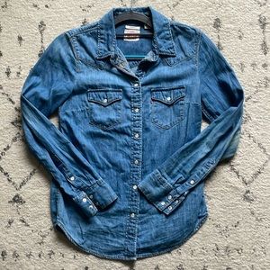 XS Women’s Levi Denim